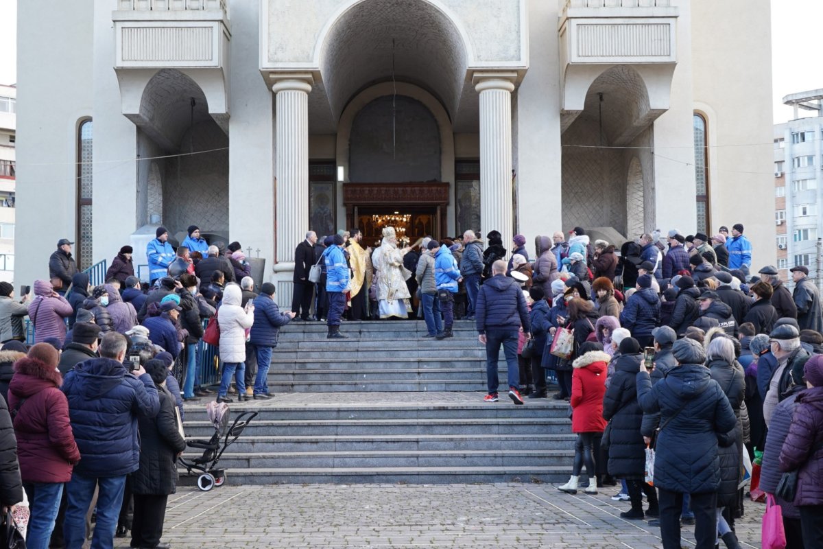 Sfințirea apei în două orașe de la malul Dunării 240642