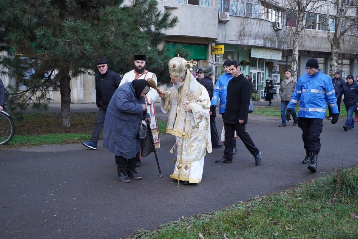 Sfințirea apei în două orașe de la malul Dunării 240644