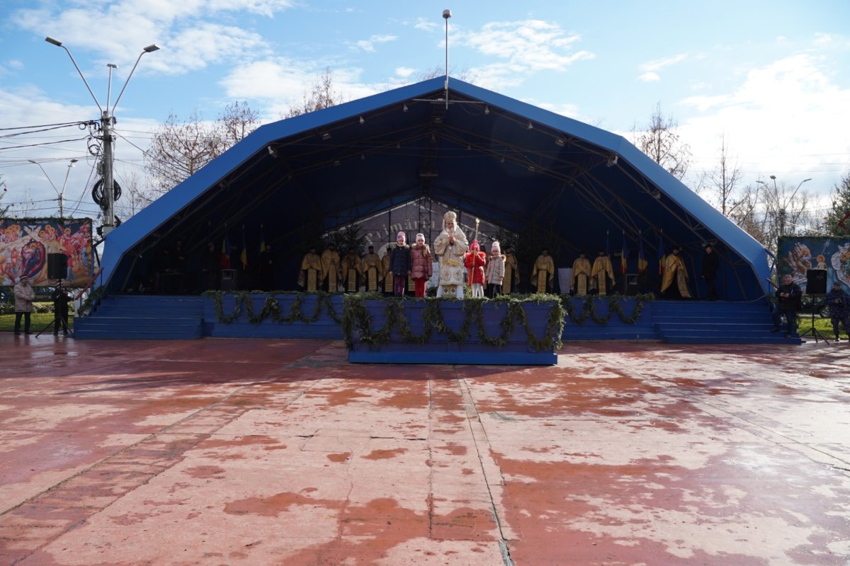 Sfințirea apei în două orașe de la malul Dunării 240651