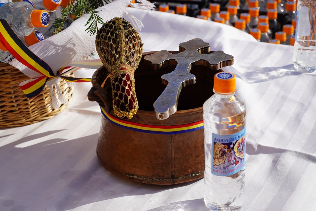 Sfințirea apei în două orașe de la malul Dunării 240652