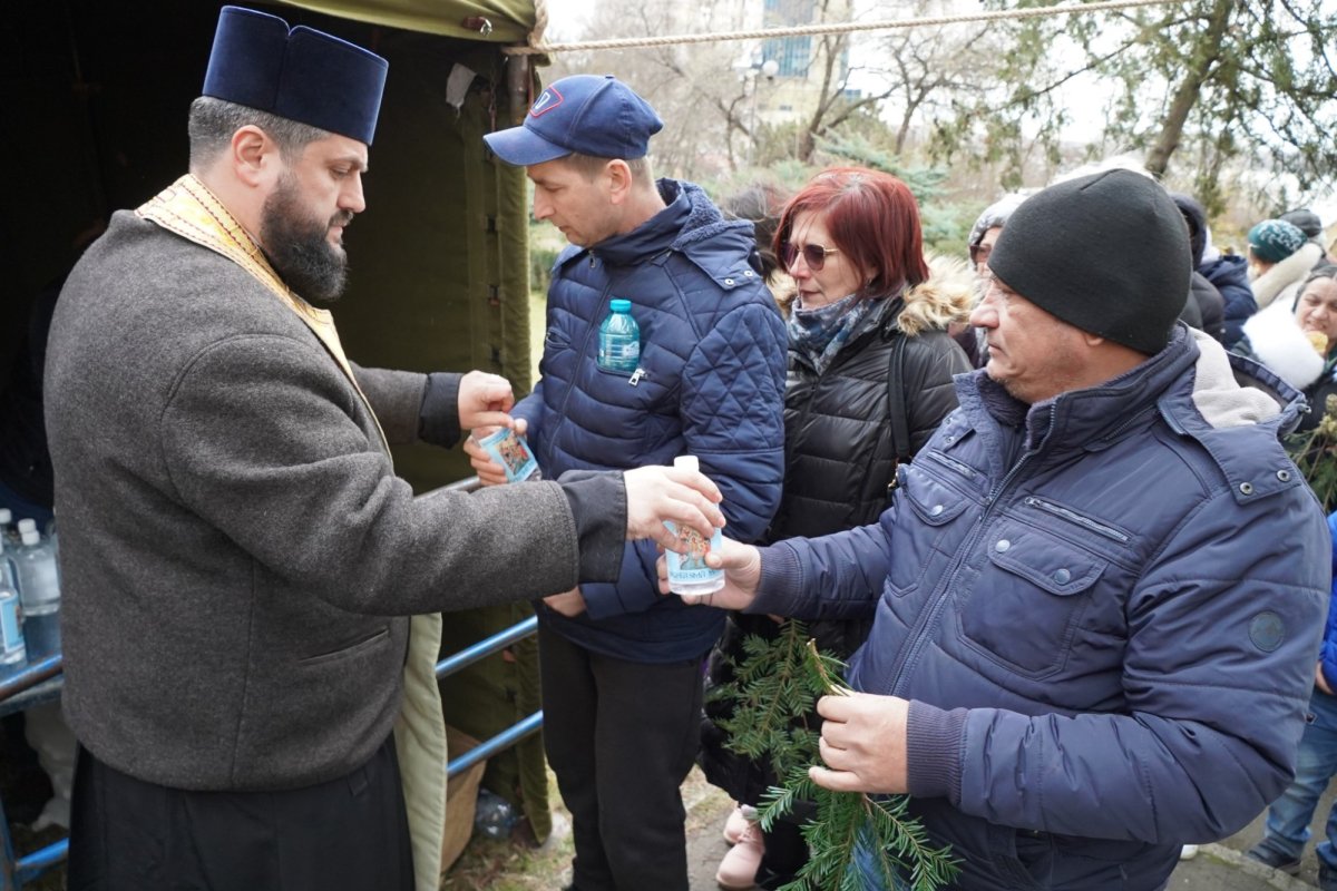 Sfințirea apei în două orașe de la malul Dunării 240665