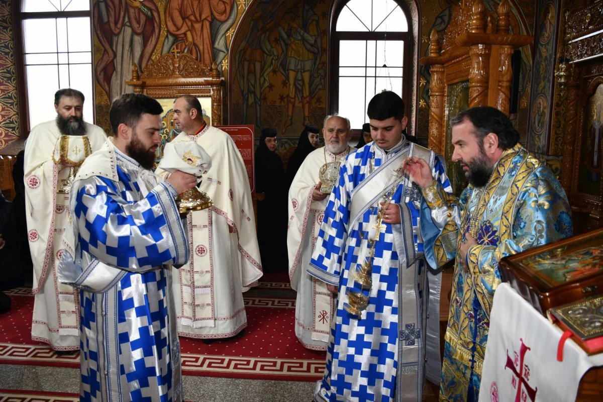 Sfințirea apei la un izvor minunat din Caraș-Severin 240312