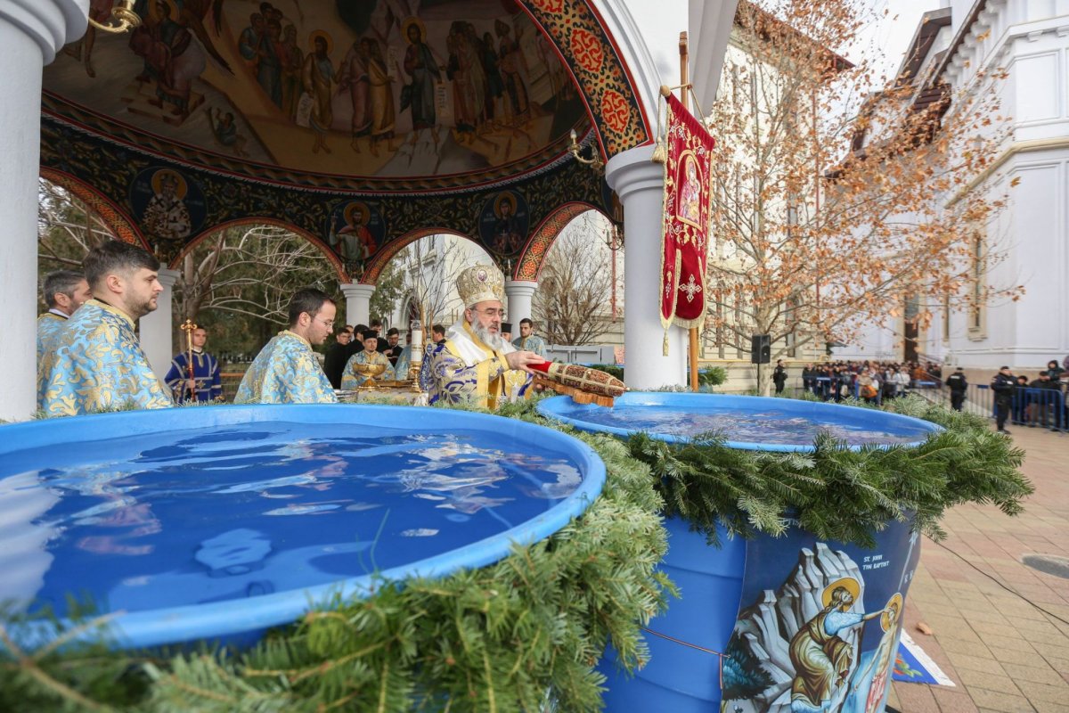 Procesiune la râul în care a fost martirizat Sfântul Sava de la Buzău 240692