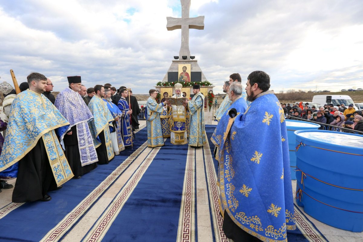 Procesiune la râul în care a fost martirizat Sfântul Sava de la Buzău 240695