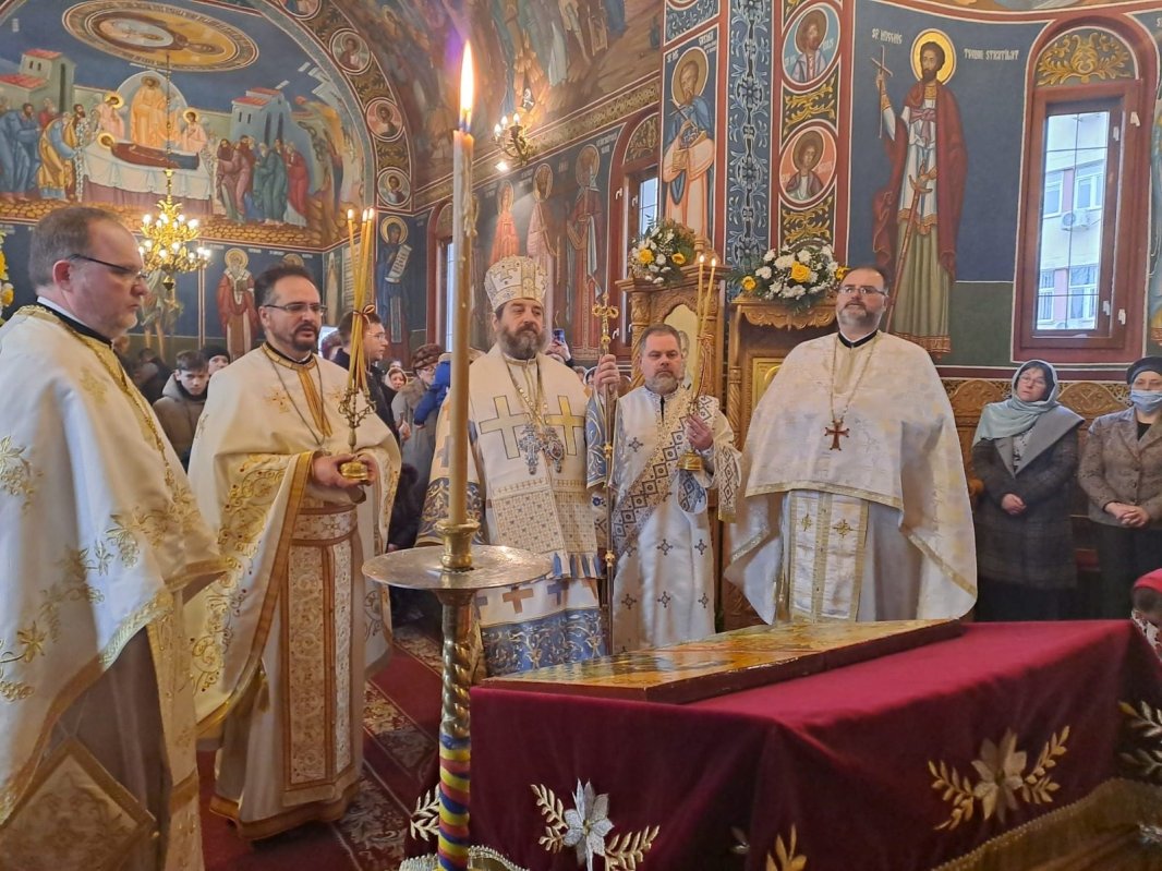 Medicii și pacienții spitalului din Pașcani l‑au cinstit pe Sfântul Ioan Botezătorul 240829