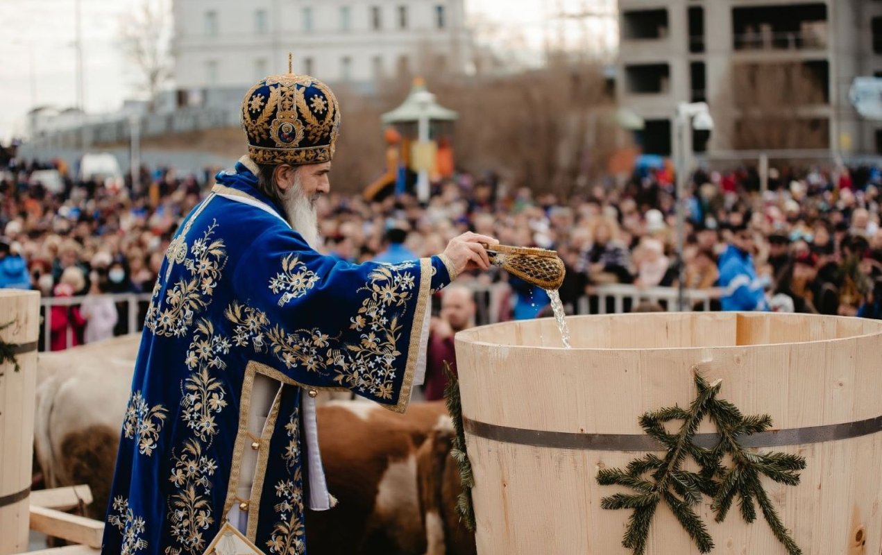 Mii de credincioși la slujba de Bobotează de la malul mării 240861