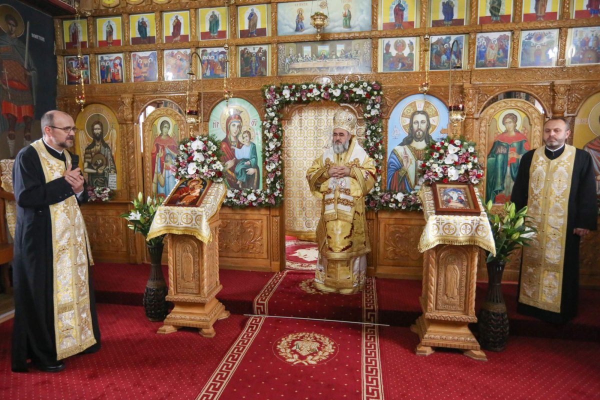 Rugăciune și binecuvântare în două parohii din orașul Buzău 240985