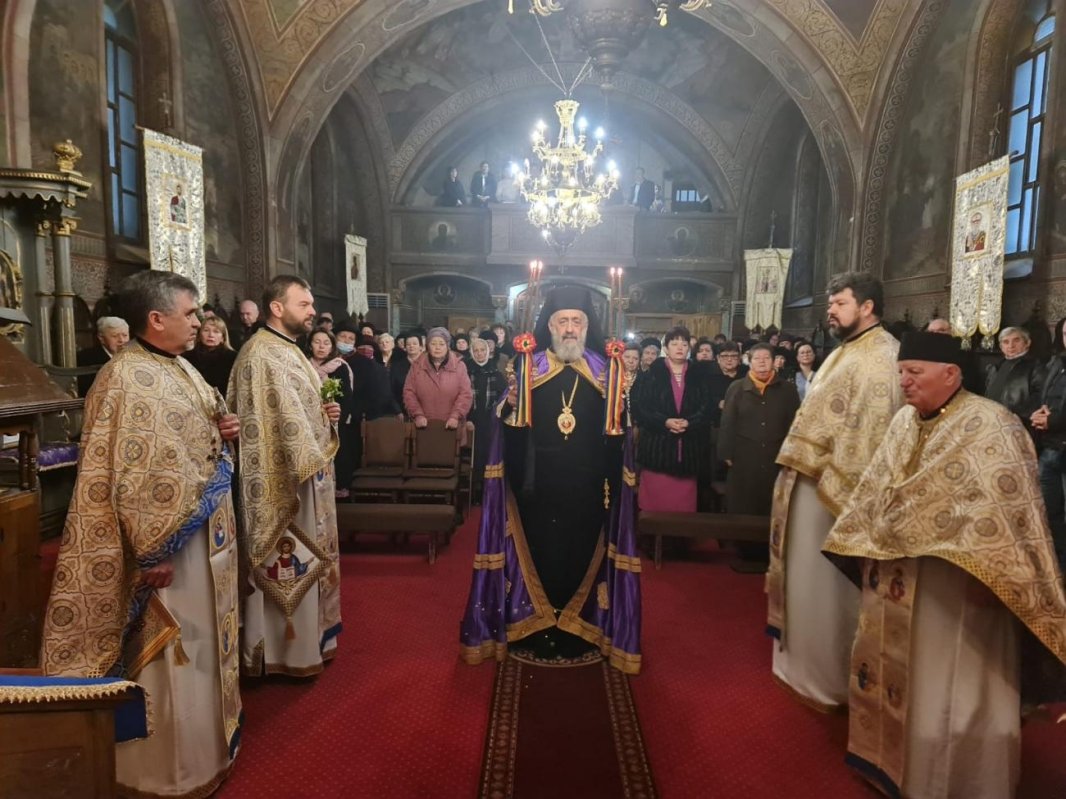 Slujire arhierească la Biserica „Buna Vestire” din Alba Iulia 240924