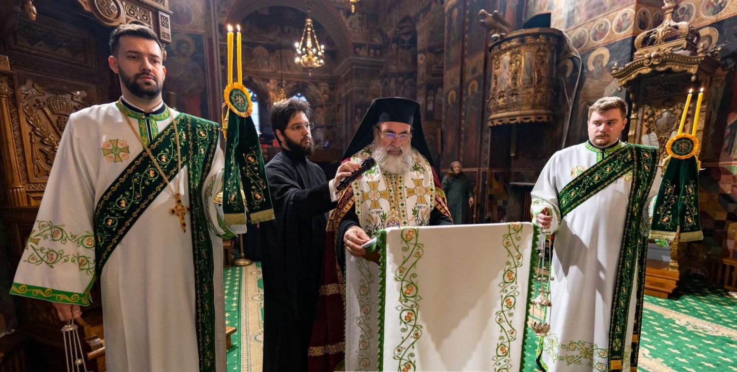 Cinstirea Sfântului Antipa de la Calapodești la catedrala din Roman 241061