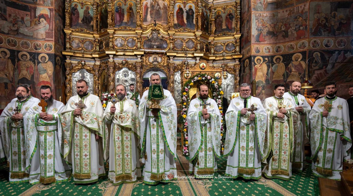 Cinstirea Sfântului Antipa de la Calapodești la catedrala din Roman 241062