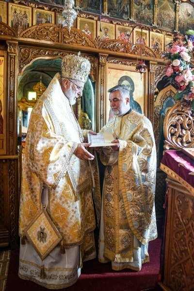 Slujire arhierească în parohia argeșeană Cerbureni 241084