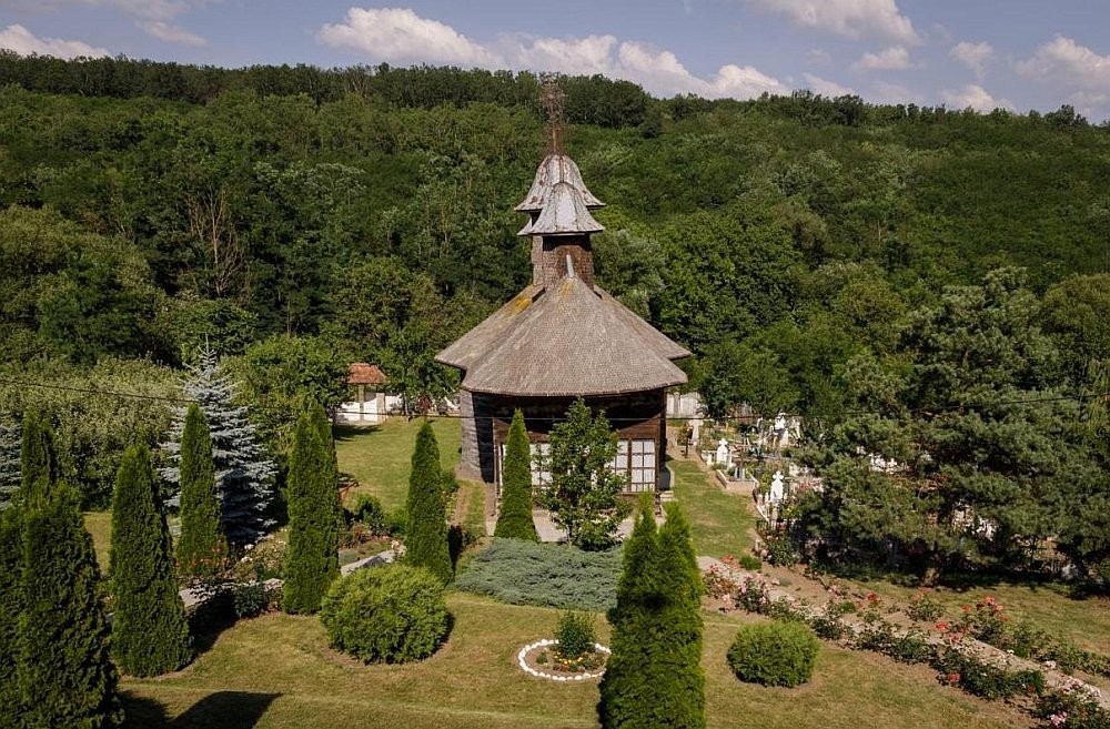 Achiziție publică servicii de consultanță  pentru implementarea proiectului  de Consolidare-Restaurare a Bisericii de lemn „Sfântul Nicolae” și a turnului clopotniță  al Mănăstirii Pârvești 241109