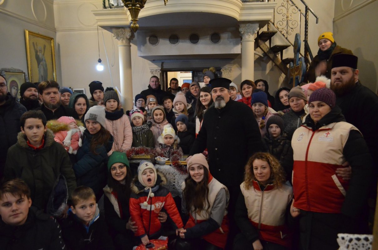 Caravana „Dar de Crăciun” a Episcopiei Hușilor a ajuns și în Basarabia 241134