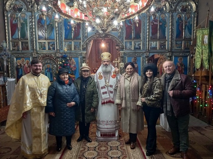 Nume sonore ale cântecului popular românesc au colindat la biserica din Făleşti 241131