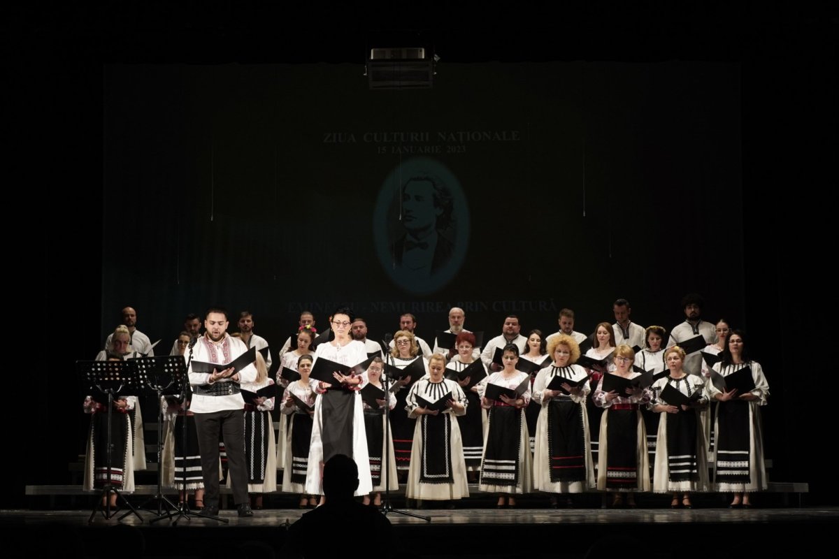 Eveniment artistic dedicat Zilei Culturii Naționale la Dunărea de Jos  241617