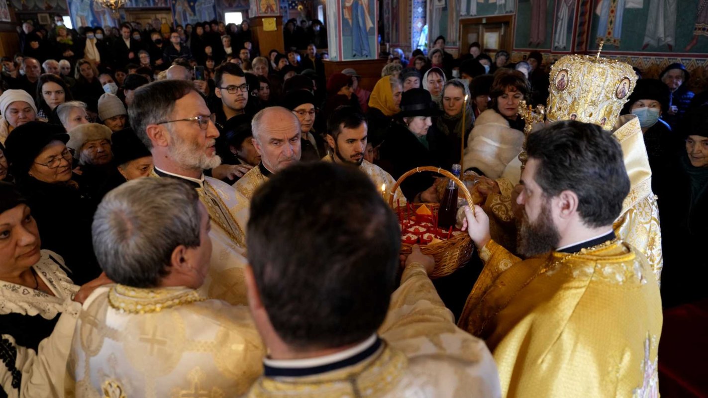 Liturghie arhierească la Biserica „Sfântul Antonie cel Mare” din Sibiu 241572