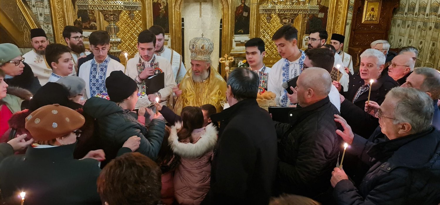 Mihai Eminescu pomenit la Catedrala Arhiepiscopală din Galaţi 241595