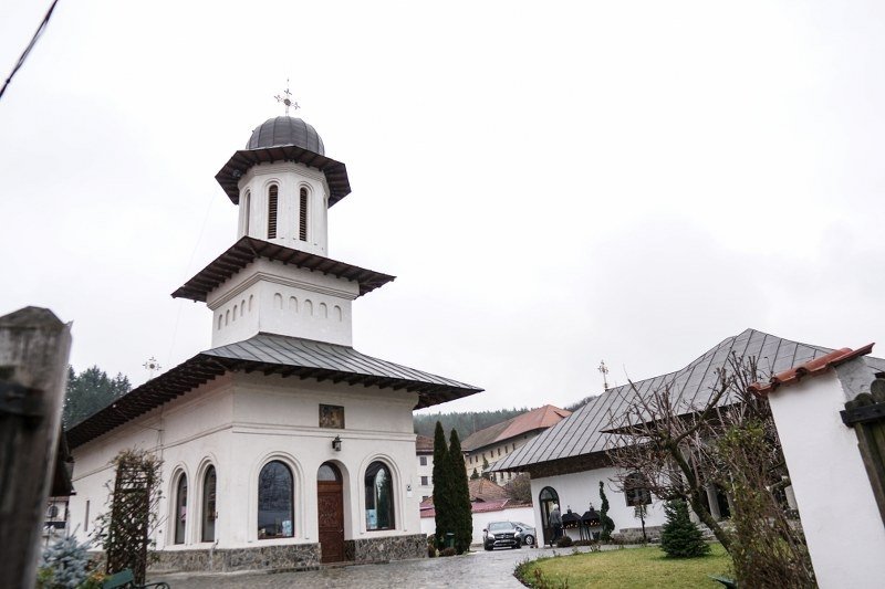 Popas de rugăciune la ctitoria domnitorului Petru Cercel 241601