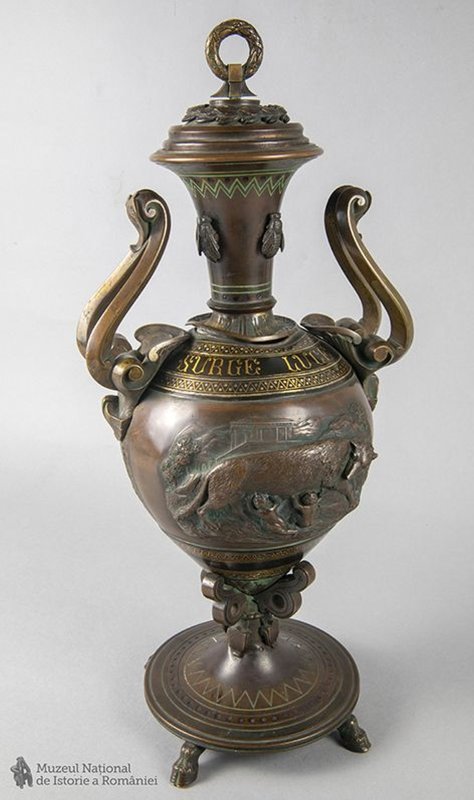 Cupa de la Montpellier expusă la MNIR 241658