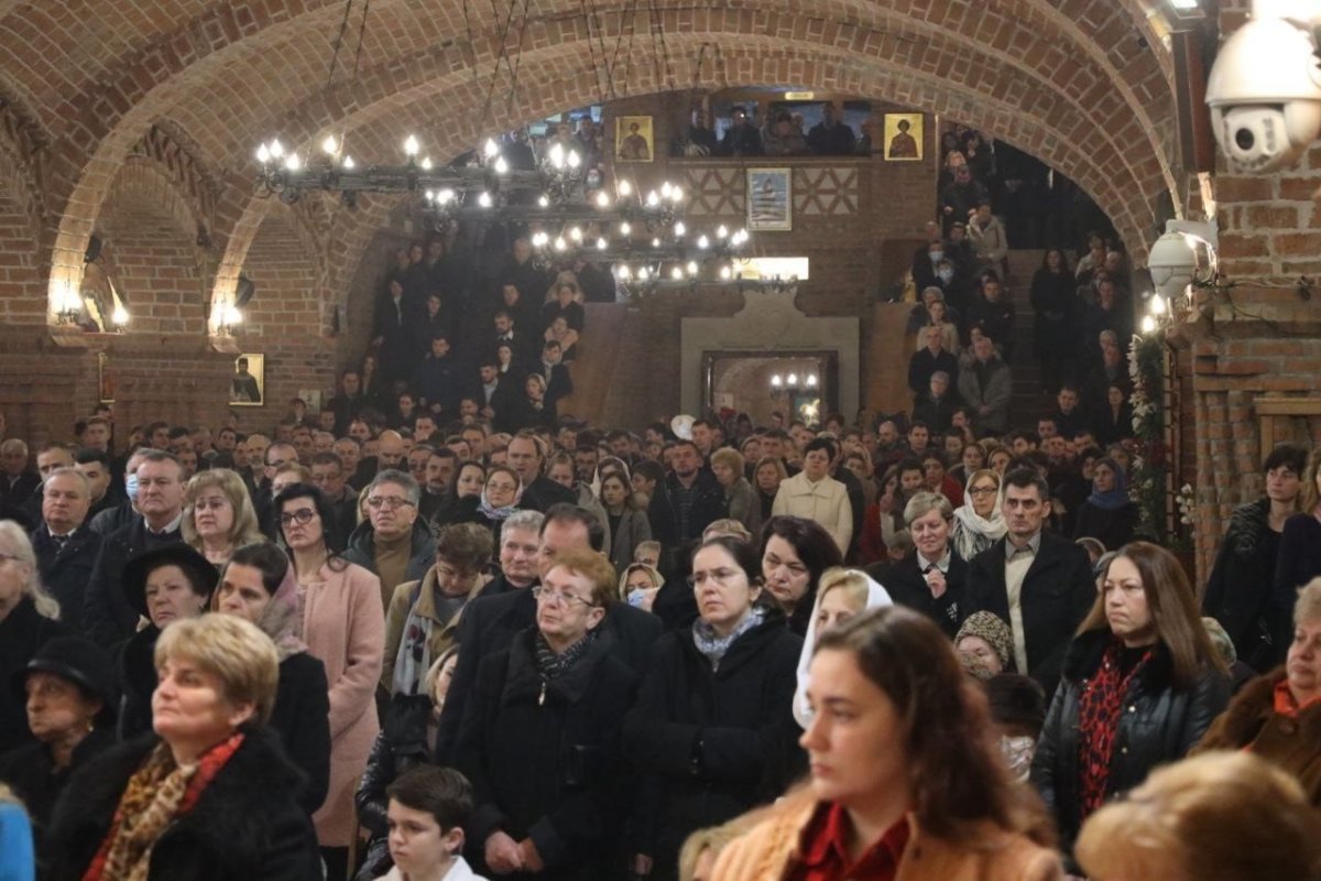 Mihai Eminescu pomenit la Catedrala Episcopală băimăreană 241673