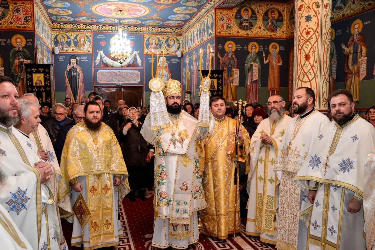 Hramul Bisericii „Sfântul Cuvios Antonie cel Mare” din Hunedoara 241931