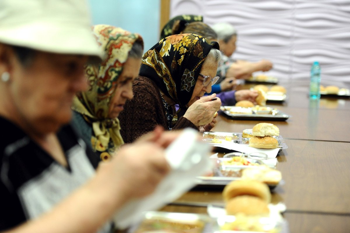 Alimente expirate la centre pentru vârstnici 242031
