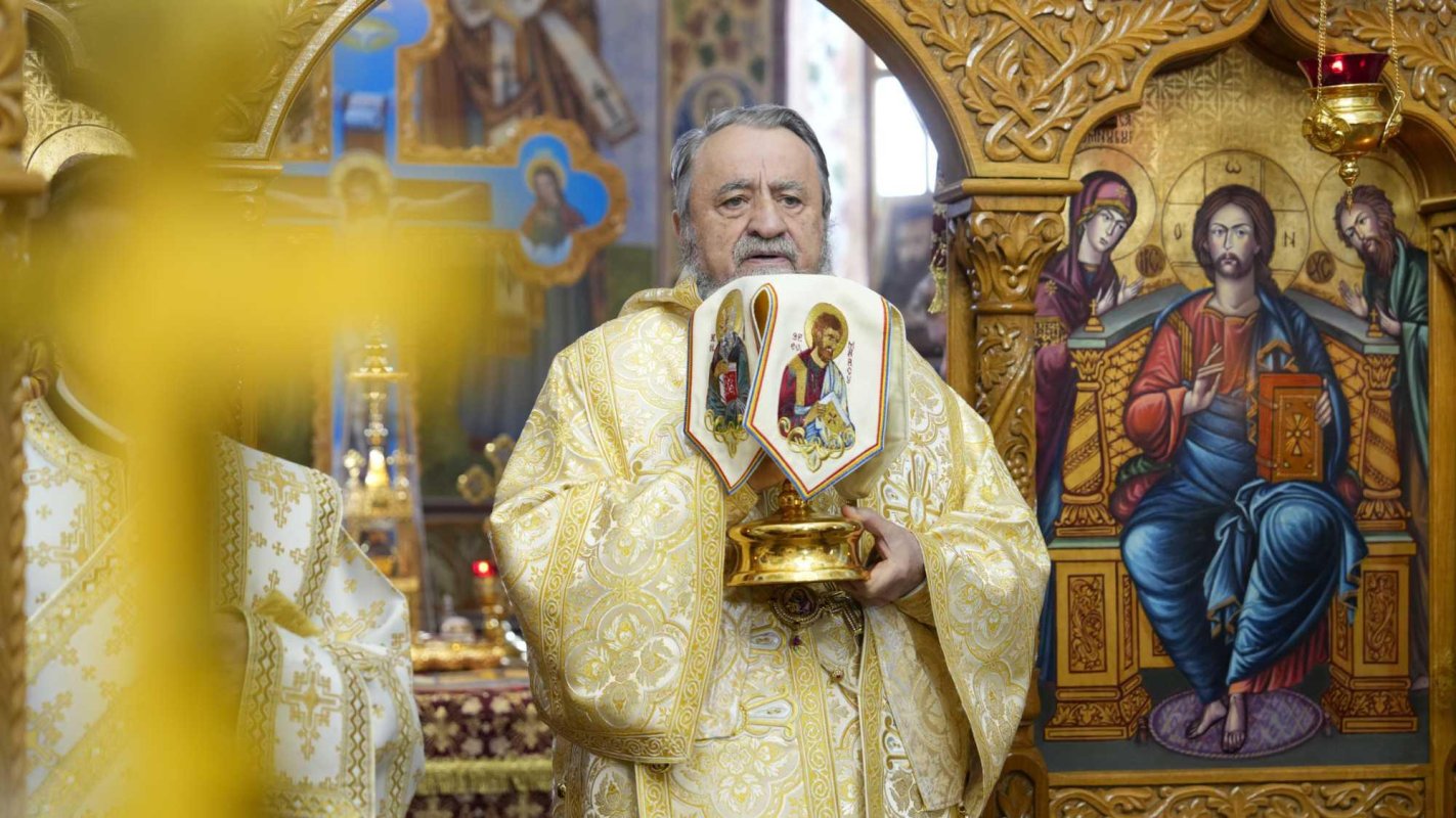 Liturghie arhierească la Hoghiz, județul Brașov 242346