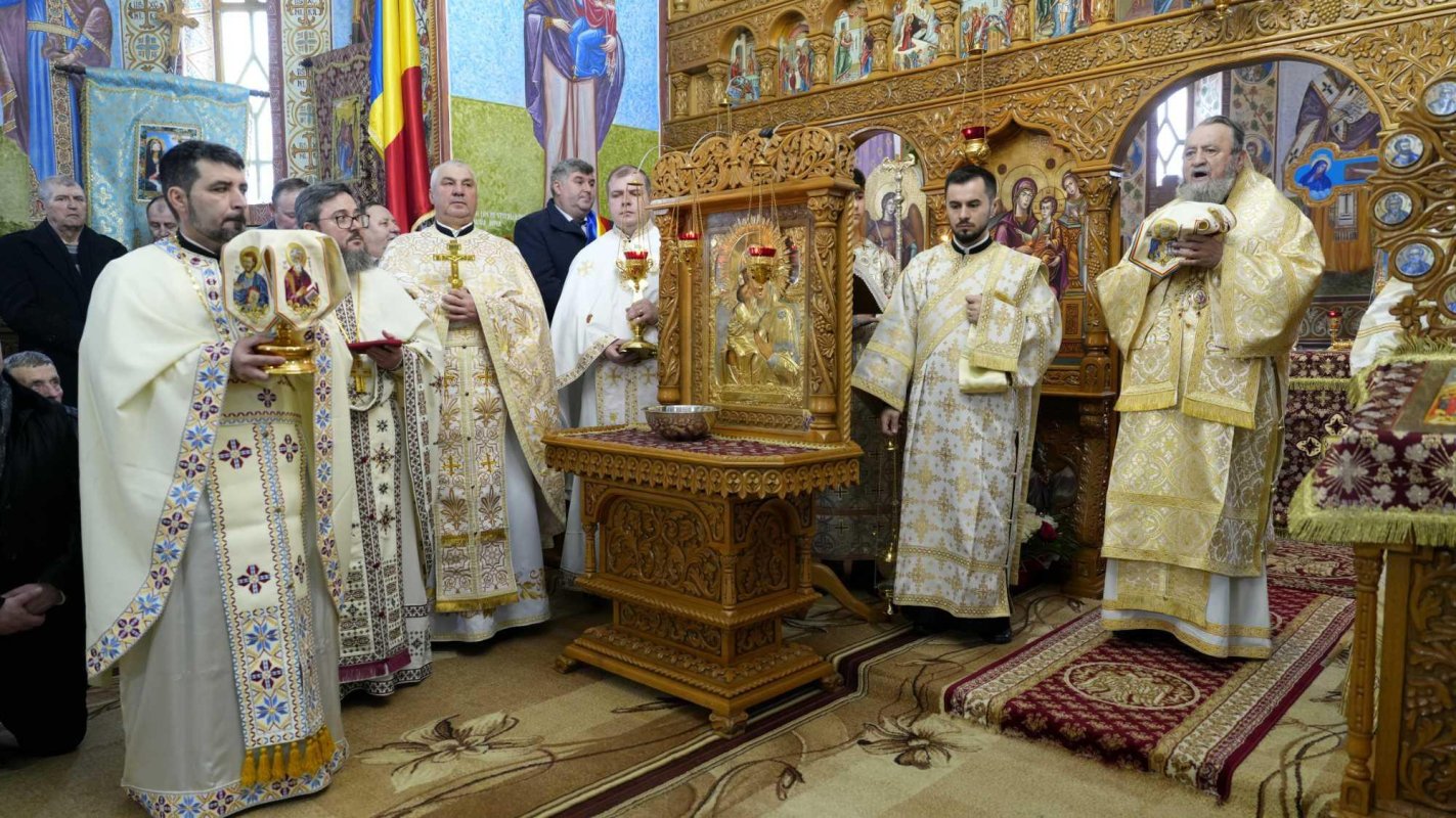 Liturghie arhierească la Hoghiz, județul Brașov 242348