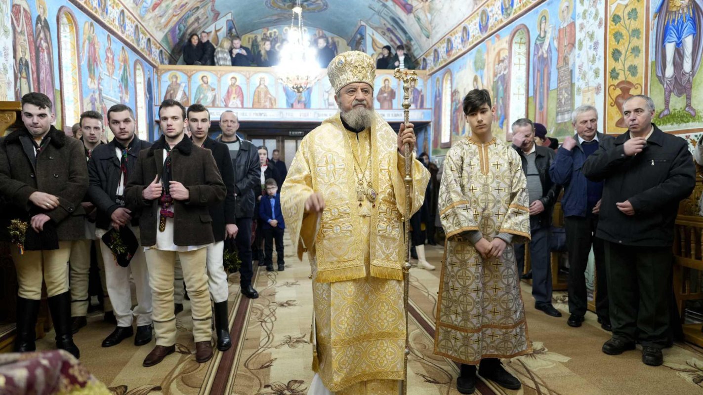 Liturghie arhierească la Hoghiz, județul Brașov 242351