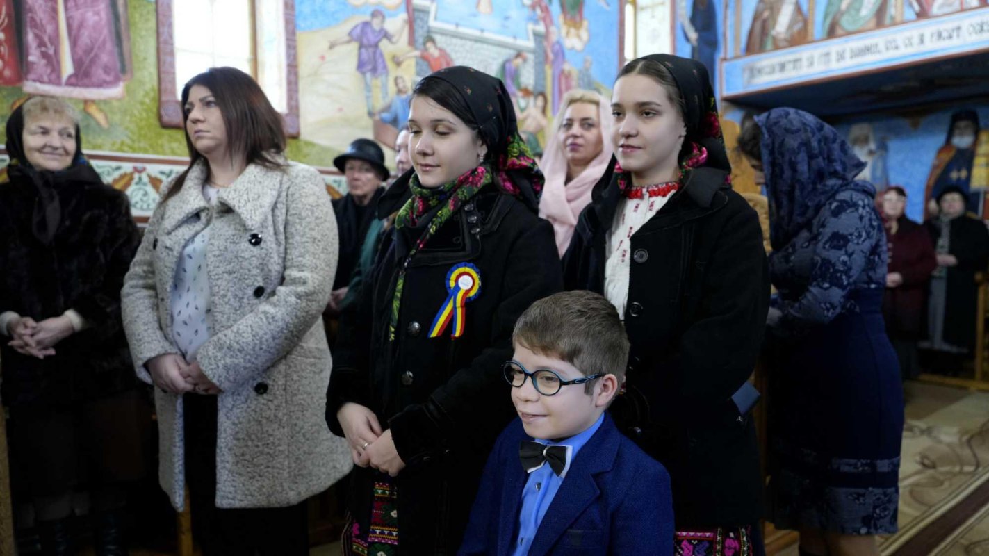 Liturghie arhierească la Hoghiz, județul Brașov 242352