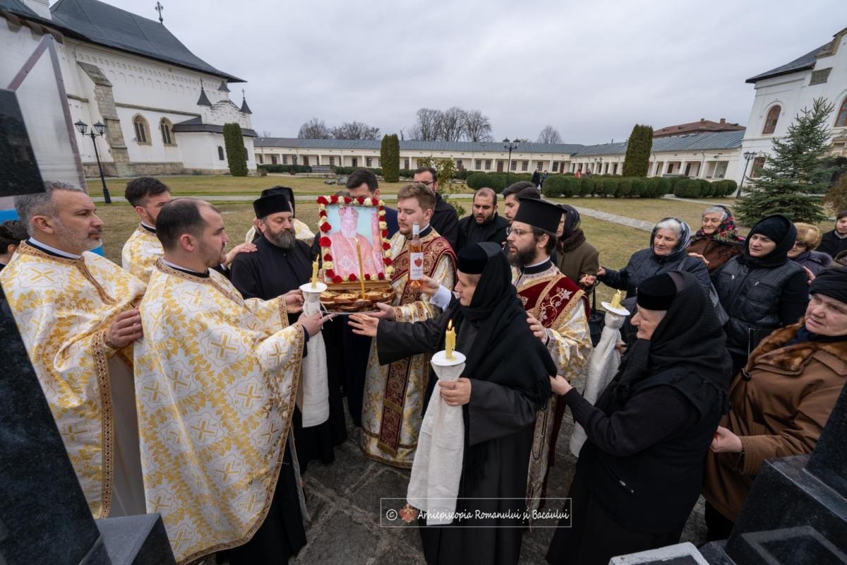 Pomenirea Arhiepiscopului Eftimie Luca la catedrala din Roman 242333
