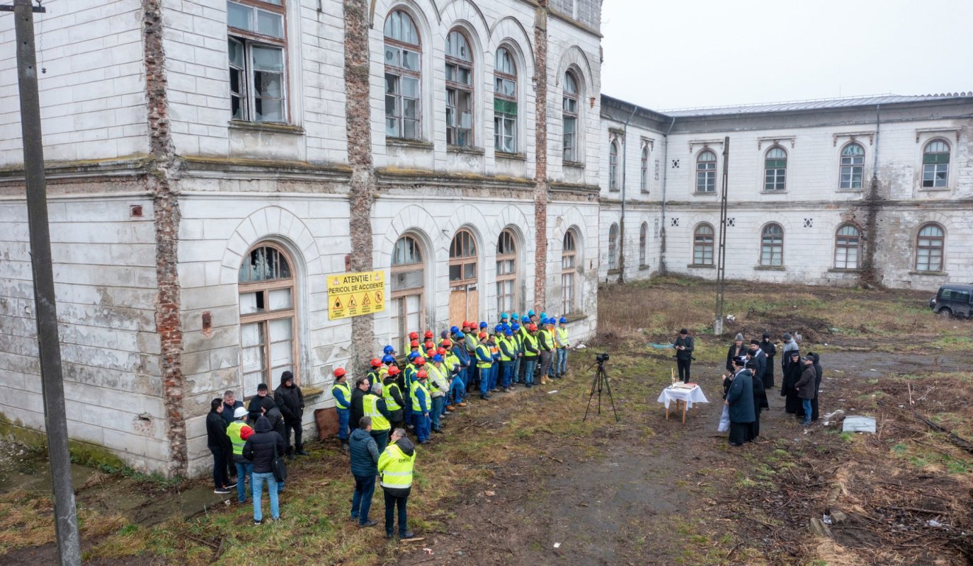 Au început reabilitarea și extinderea Așezământului spitalicesc „Precista” din Roman 242381