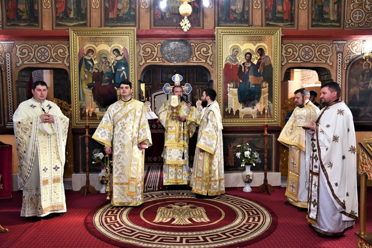 Popas de rugăciune la o biserică bănățeană 242388