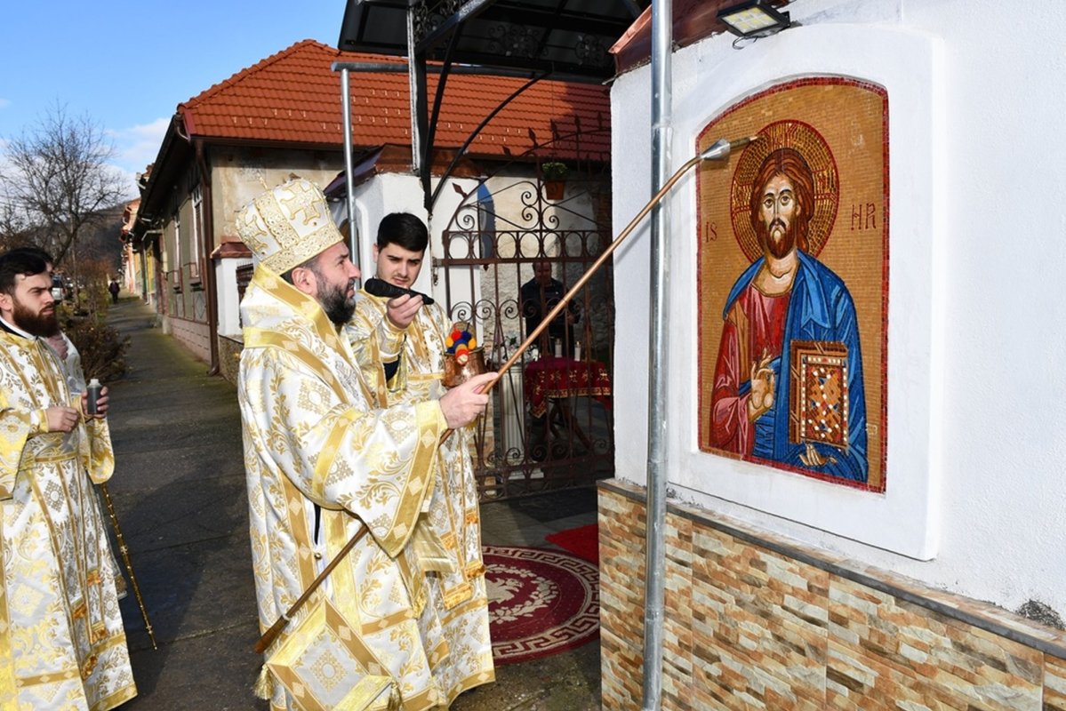 Popas de rugăciune la o biserică bănățeană 242389