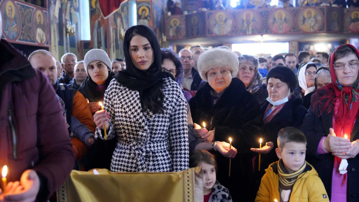 Liturghie arhierească în Biserica „Sfinții Trei Ierarhi” din Brașov 242978