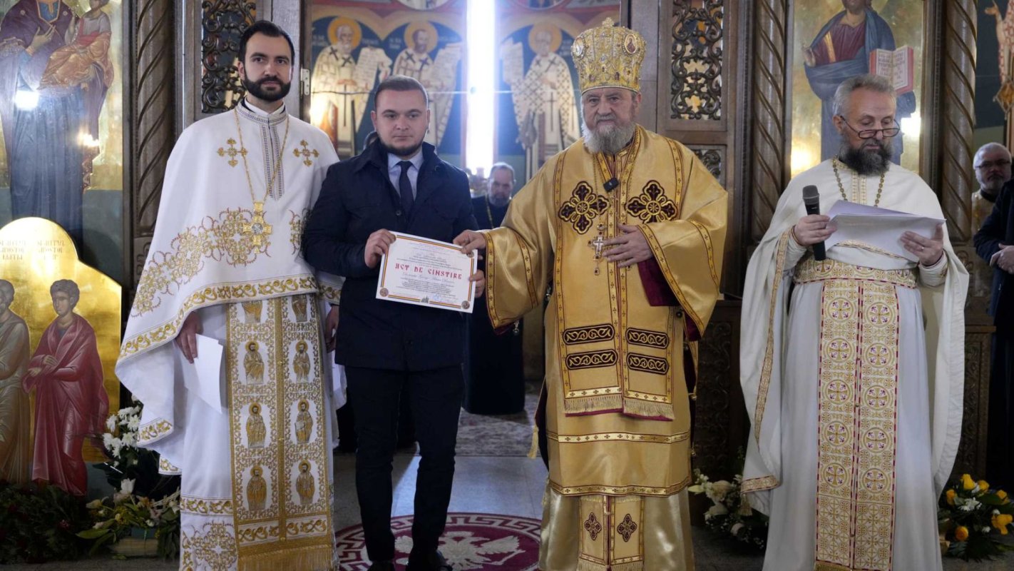 Liturghie arhierească în Biserica „Sfinții Trei Ierarhi” din Brașov 242982