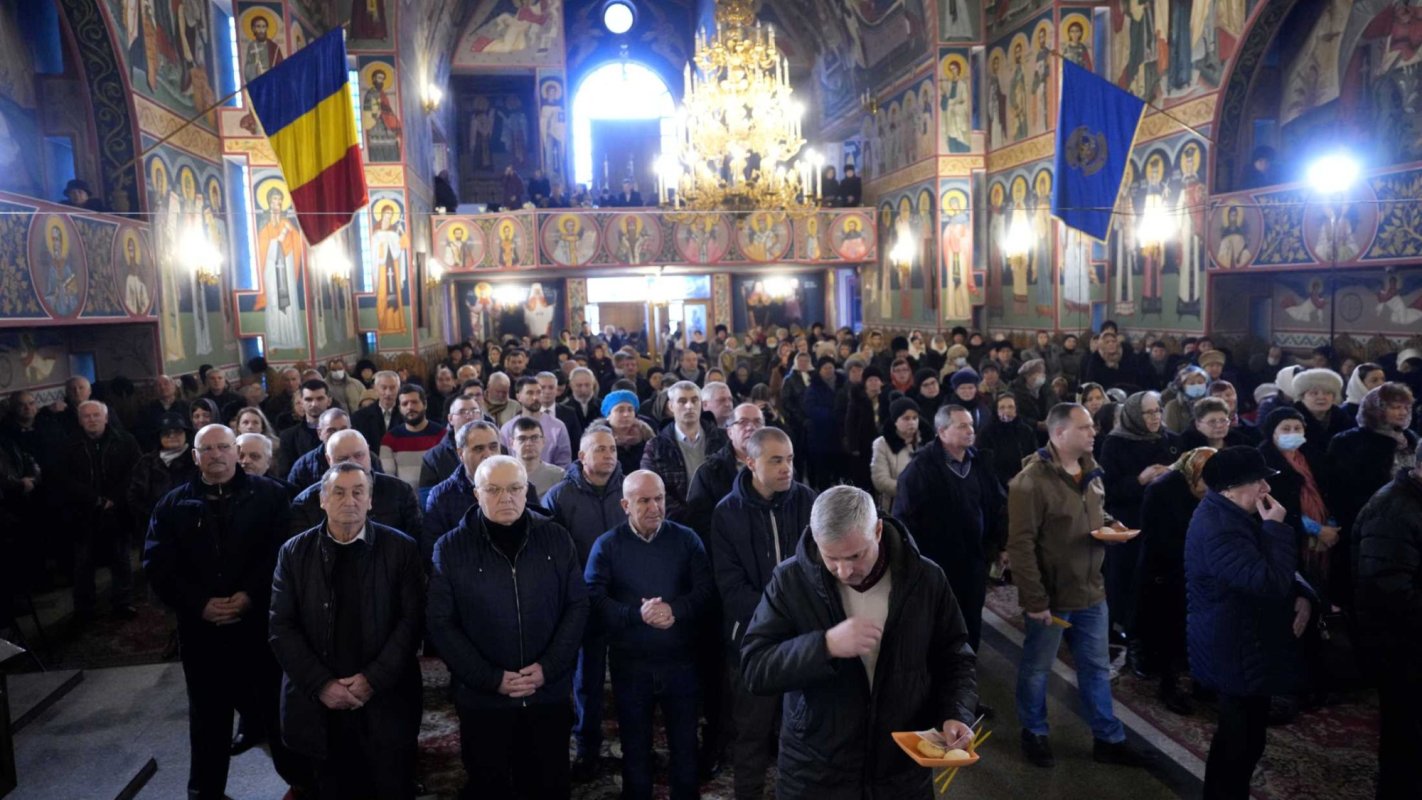 Liturghie arhierească în Biserica „Sfinții Trei Ierarhi” din Brașov 242983