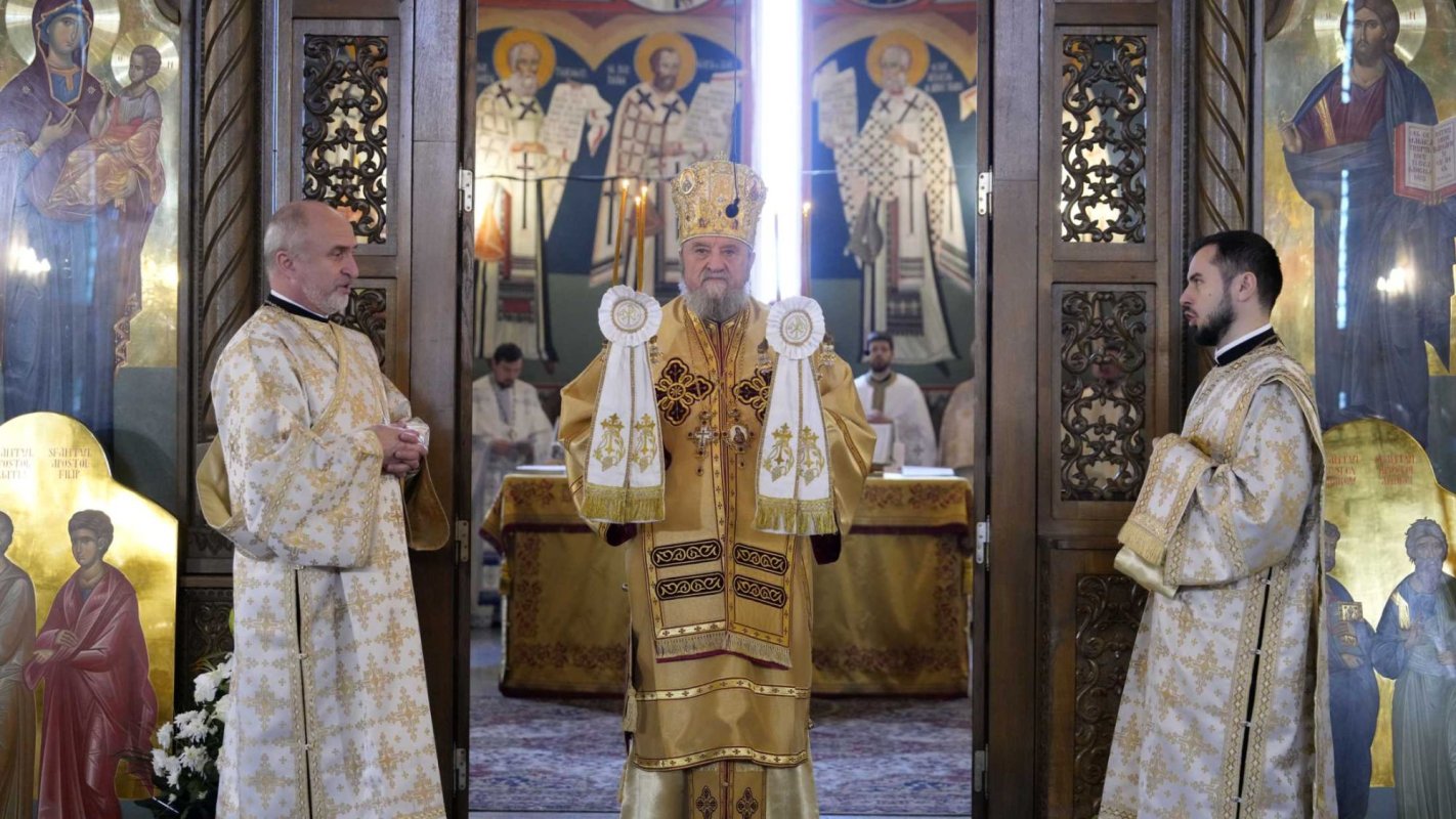 Liturghie arhierească în Biserica „Sfinții Trei Ierarhi” din Brașov 242985