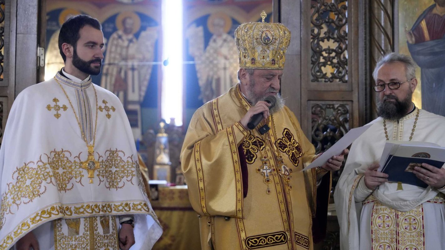 Liturghie arhierească în Biserica „Sfinții Trei Ierarhi” din Brașov 242986