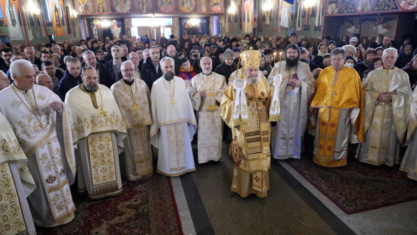 Liturghie arhierească în Biserica „Sfinții Trei Ierarhi” din Brașov 242988