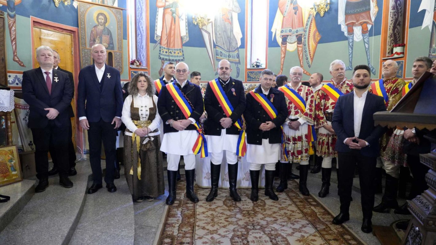 Liturghie arhierească în Biserica „Sfinții Trei Ierarhi” din Brașov 242989