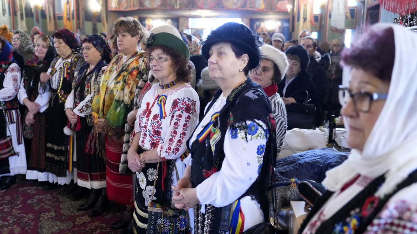 Liturghie arhierească în Biserica „Sfinții Trei Ierarhi” din Brașov 242990