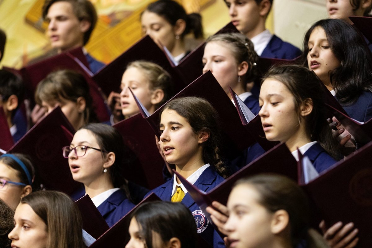 Eveniment artistic închinat Sfinților Trei Ierarhi la Palatul Patriarhiei 243265