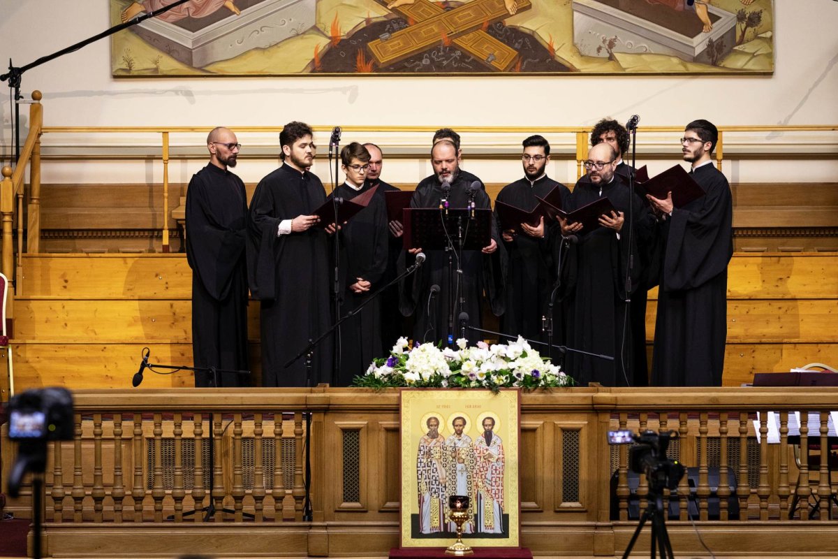 Eveniment artistic închinat Sfinților Trei Ierarhi la Palatul Patriarhiei 243299