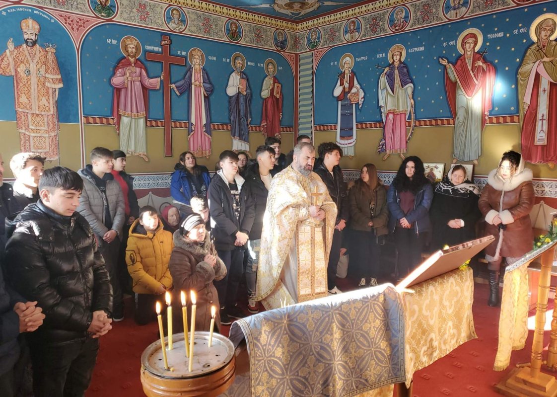 Hramul capelei Colegiului Tehnic „Gheorghe Asachi” din Onești 243369