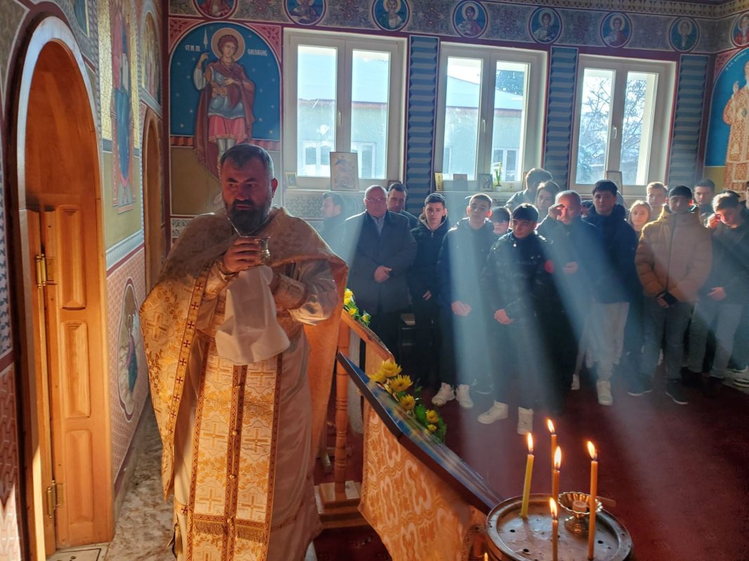 Hramul capelei Colegiului Tehnic „Gheorghe Asachi” din Onești 243370