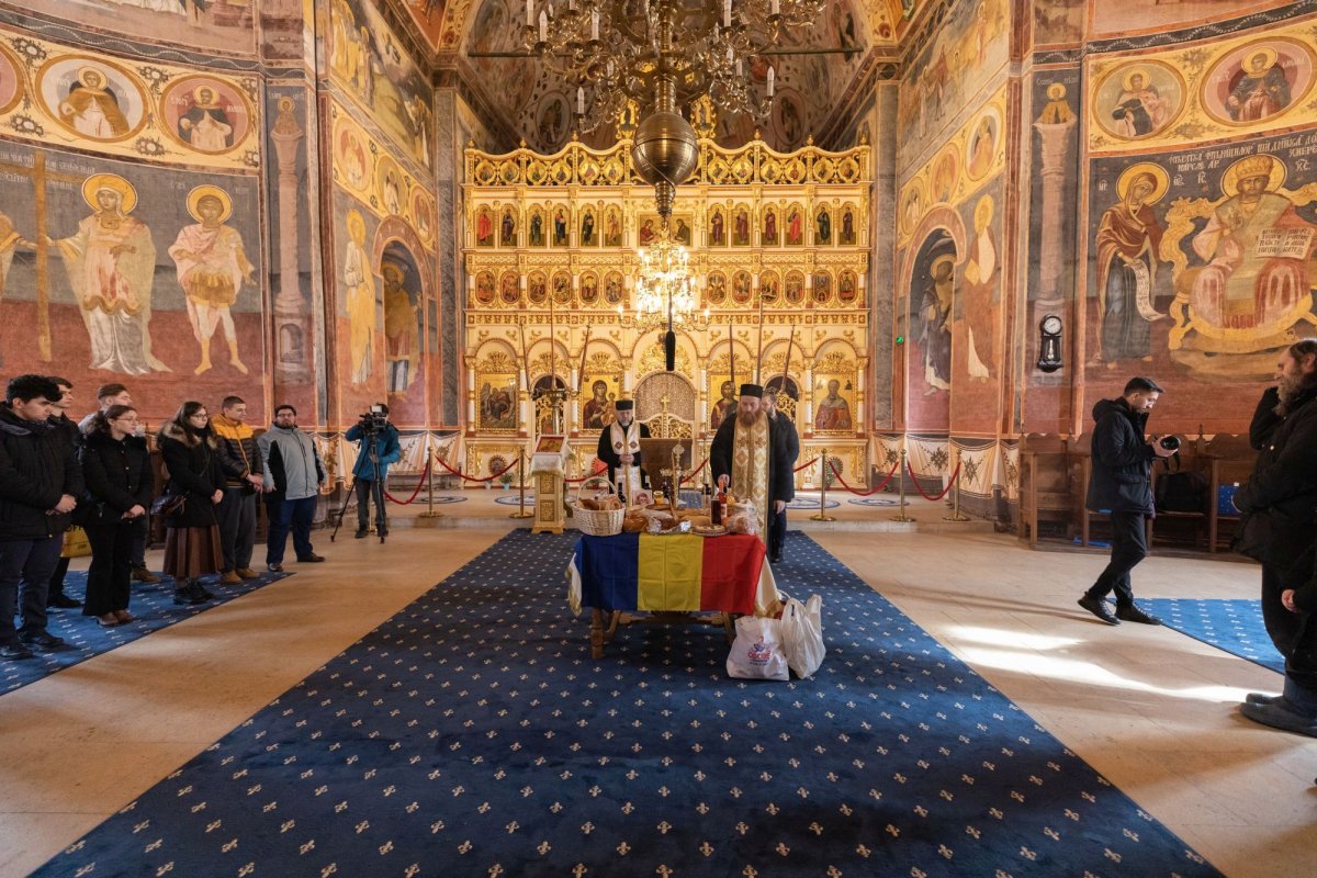 Pomenirea scriitorului Ioan Ianolide la Mănăstirea Cernica 243672