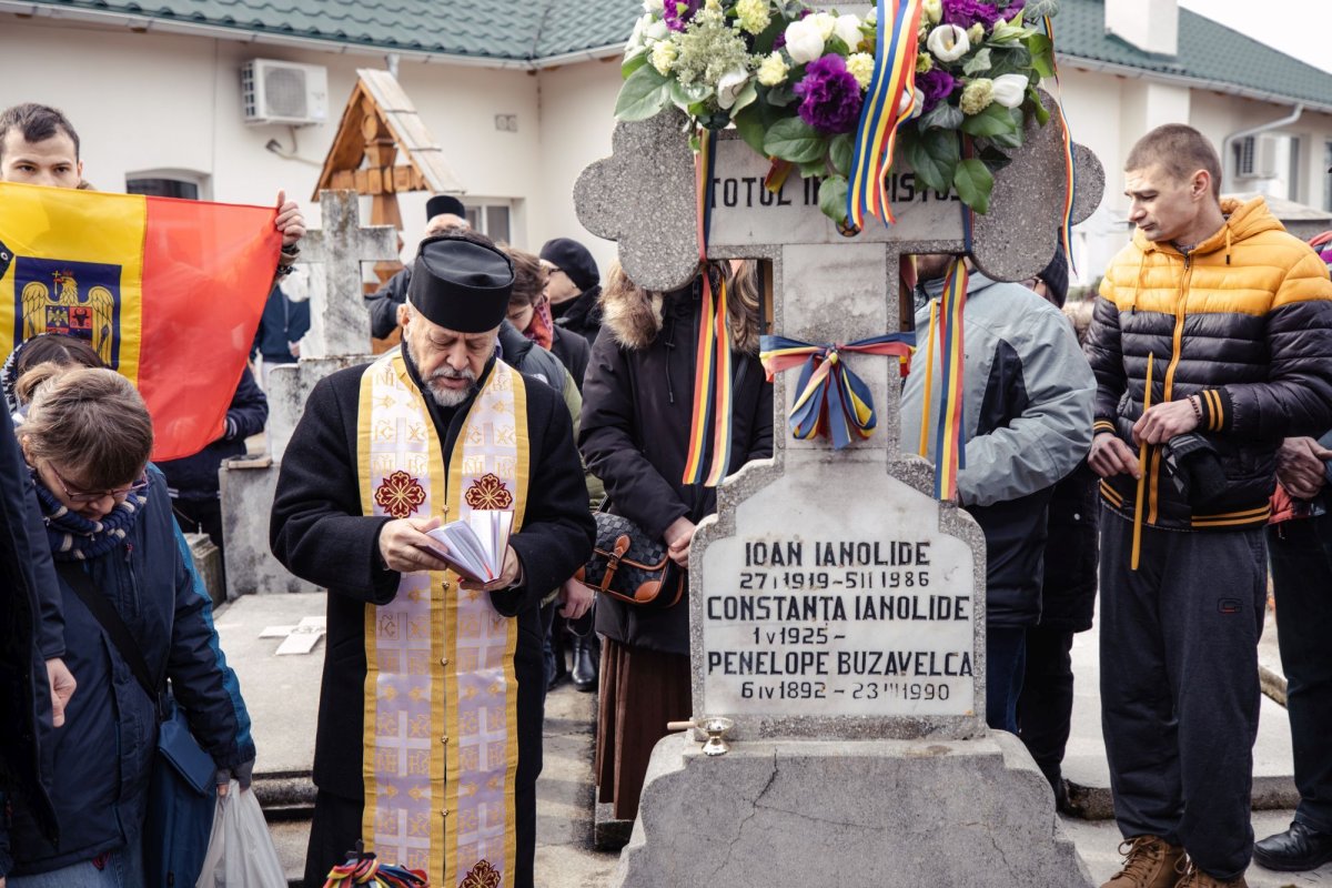 Pomenirea scriitorului Ioan Ianolide la Mănăstirea Cernica 243684