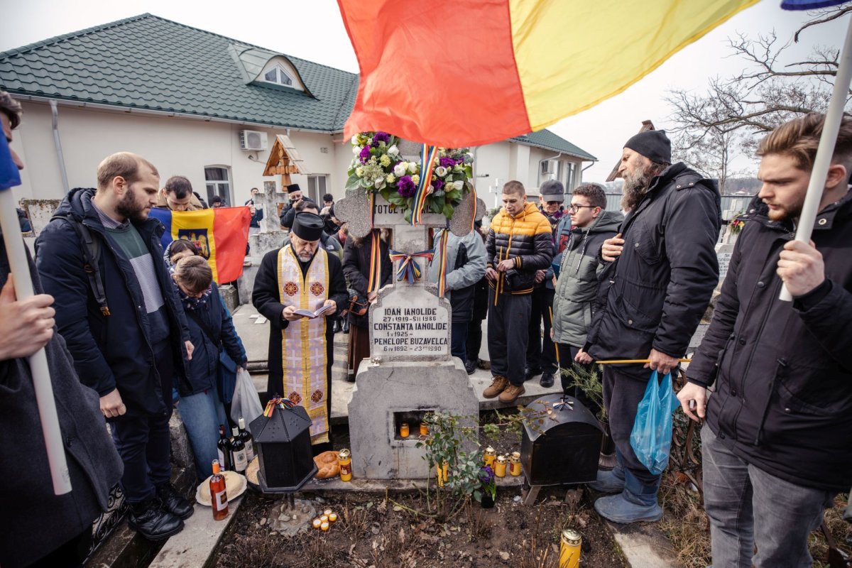 Pomenirea scriitorului Ioan Ianolide la Mănăstirea Cernica 243685