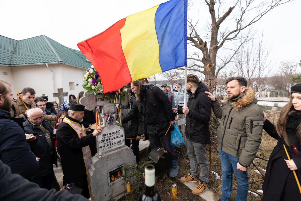 Pomenirea scriitorului Ioan Ianolide la Mănăstirea Cernica 243686